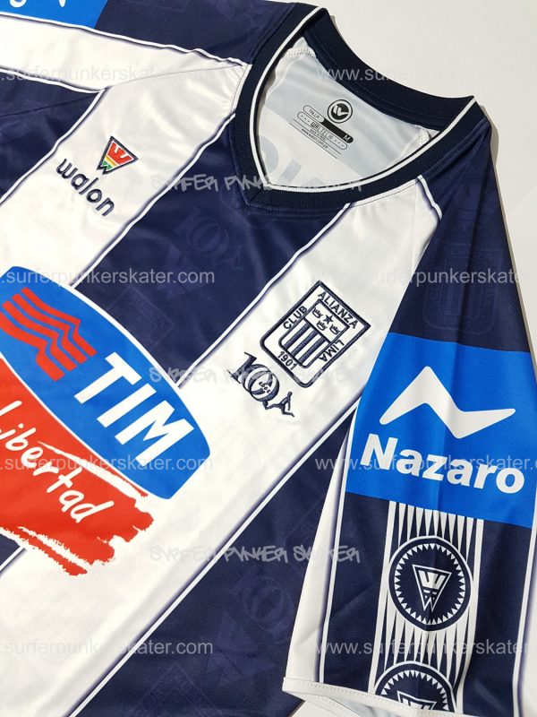 Camiseta de Alianza Lima del año 2002 con sponsors TIM y Nazaro