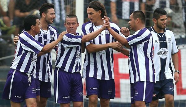 2015 - Camiseta Alianza Lima Reencventro Waldir Saenz Morada - Imagen 4