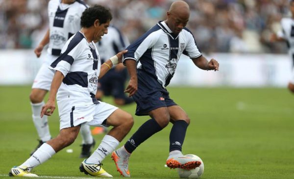 2015 - Camiseta Alianza Lima Reencventro Waldir Saenz Cruzada - Imagen 3