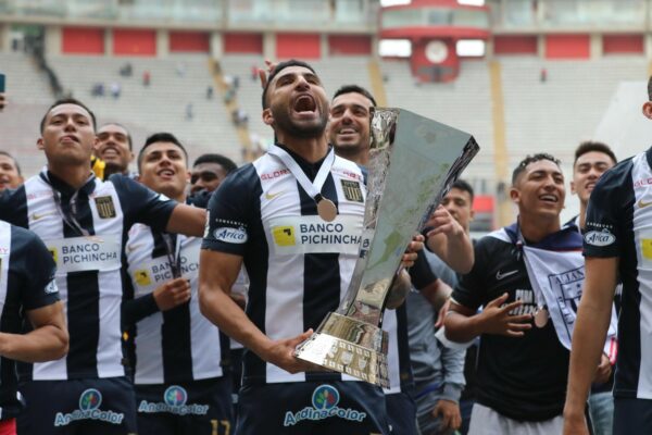 2021 – Camiseta Alianza Lima Campeón Nacional Oficial (Sin Sponsors) - Imagen 7