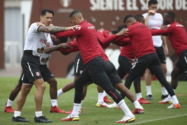 2022 - Conjunto Entrenamiento Selección Peruana - Imagen 13