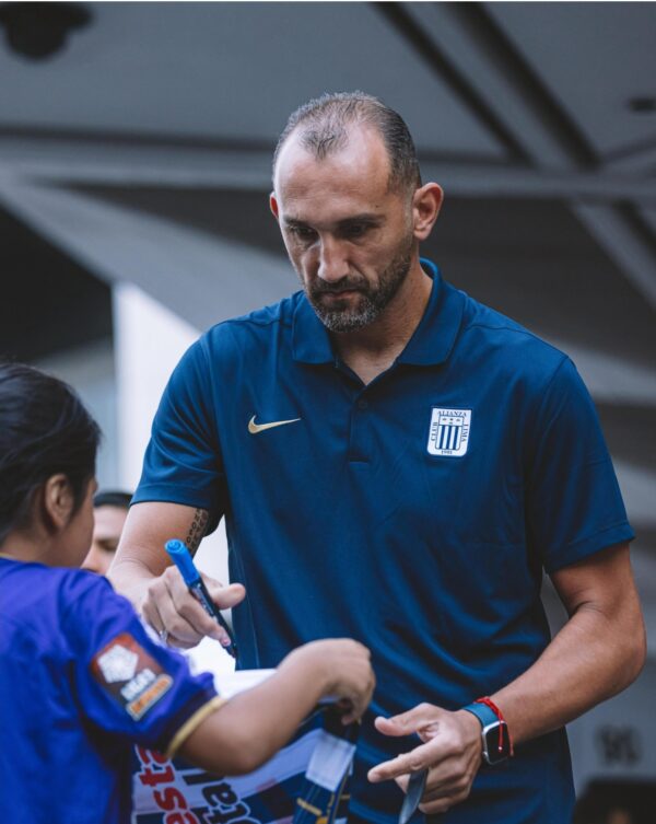 2025 - Camisero Alianza Lima Concentración - Imagen 4