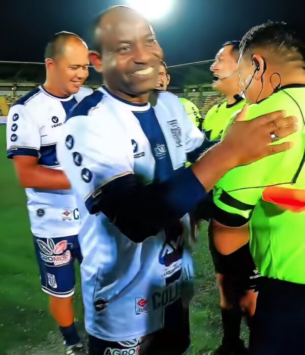 2025 – Camiseta Alianza Lima Clásico de Leyendas Verano 2025 - Imagen 6